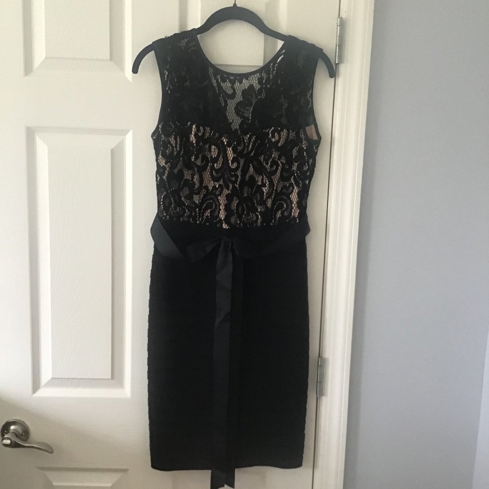 Excellent New Condition Cach Black Cocktail Dress Great for a Wedding Size 2